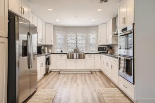 Lux Life! Central Location For Business Or Play! - Las Vegas - 7