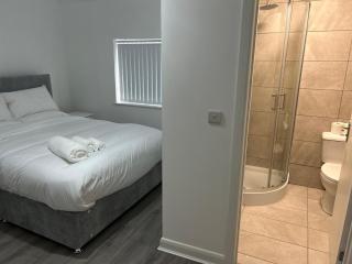 Stylish Leeds Family Home - 3