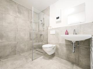 RAJ Living - 2 Room Apartment - Balcony - Kitchen - Washing machine - next to Cologne - Frechen - 5