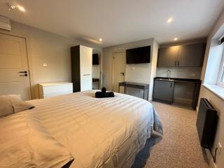 Captivating 6 -Bed House in Waltham Abbey - Waltham Abbey - 9
