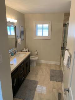 Bright Private Single Bedroom Q33 - Mississauga - 8
