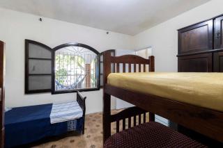 Casa rustica com Wi-Fi, garagem e aceita pet - Peruíbe - 1