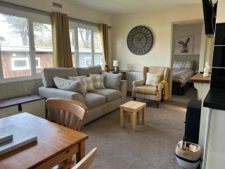 Woodlands Hare Chalet, Bideford Bay Holiday Park - 8