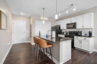 Luxury 1br Penthouse Elevator Free Parking! - Columbus - 1