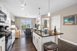 Luxury 1br Penthouse Elevator Free Parking! - Columbus - 4