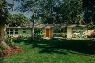 Boho 4BR Oasis w Mini Golf & Games - Gainesville - 4