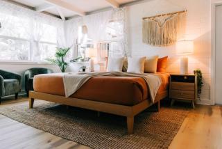 Boho 4BR Oasis w Mini Golf & Games - Gainesville - 8