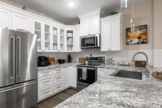Hip Gruene Condo, Walk to Gruene Hall, On River! - 4