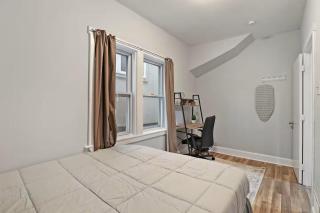Explore the City Sleek 2BR Gem in North Chicago - Chicago - 6