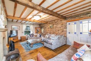 Country Farmhouse hot tub bbq hut - Otley - 8