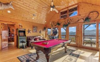 Gorgeous 4 bedroom with nonstop mountain views, hot tub, movie room, and games! - Sevierville - 8