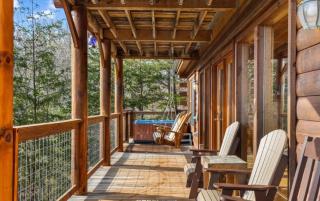 Gorgeous 4 bedroom with nonstop mountain views, hot tub, movie room, and games! - Sevierville - 4