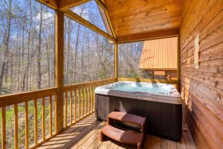 Hot Tub Foosball PoolGymTennis Access Chill’n in the Smokies by AvantStay - Gatlinburg - 0