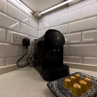 NEW Central Escape with Pool Access for Family of 4 - 7