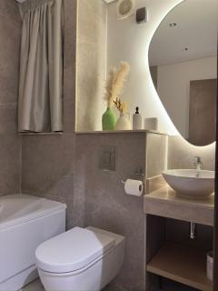 Luxury 3BR Retreat I Sunny Views - 4