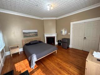 Nice large room in Federal Hill with shared bath and kitchen ac - Providence - 8