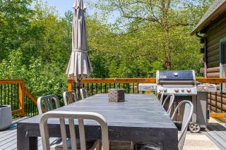 Secluded w Pool Spa Fire Pit Forest Views Cragswood Cottage by AvantStay - New Paltz - 6