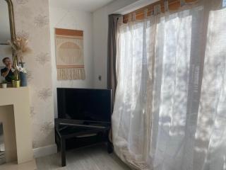 Boutique Putney Riverside Apartment - 1