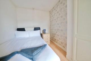 Three Bedroom House by Brookland Stays Serviced Accommodation Short Lets Manchester with Free WiFi - Manchester - 2
