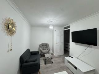 Charming London Apartment Retreat - 0