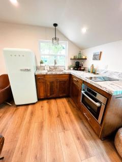 The Guesthouse with Pool and Hot Tub Near Casinos - Reno - 9
