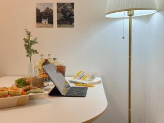 Gangnam 23, 3 minutes walk from Sinnonhyeon Station, airport bus, 1st floor, emotional accommodation, sleeps 5, Netflix, WiFi - 6