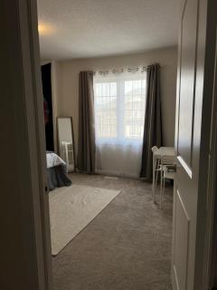 Spacious and Cozy Private Room in a Family Home- 2MIN to highway 15MIN to Niagara Falls& US Border - Thorold - 6