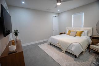 Luxury 4BR Entertainment house with Heated Pool - Cape Coral - 2