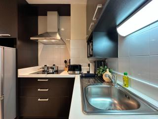 Vibrant Modern 57 SQM - Ultra Fast WiFi - BTS Thonglor - 1
