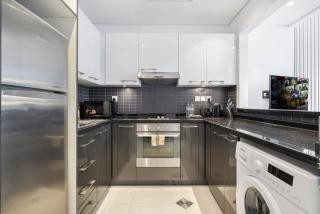 Luxury Studio in Dubai Marina with Canal views - 4