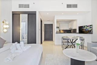 Luxury Studio in Dubai Marina with Canal views - 2