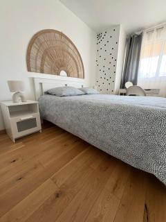 Modern apartment with balcony - Suresnes - 8