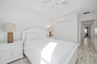 Spacious 3BR in Alden Bungalows with Golf Cart, Fully Fenced - 8