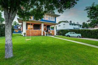 Historic Hideaway 1912 Mansion Loft with Timeless Character - Edmonton - 2