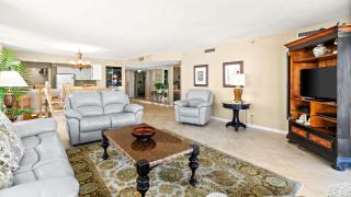 Emerald Towes 306 Beach Front 3rd Floor Condo - Destin - 2