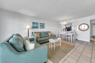 Emerald Towers 302 Beach Front Resort - Destin - 6