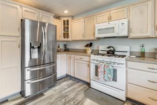 3 Mi to Beach Oregon North Coast Retreat - Warrenton - 3