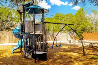 4 Bdrms Heated Pool, Hot Tub, 10 Minutes to Downtown - San Antonio - 8