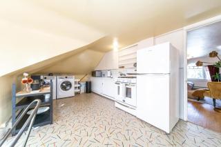 Historic Hideaway 1912 Mansion Loft with Timeless Character - Edmonton - 4