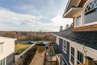 Historic Hideaway 1912 Mansion Loft with Timeless Character - Edmonton - 5