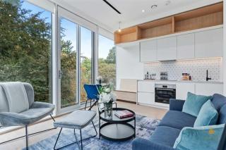 Luxury 2BR Flat Cinema, Gym & Parking - Kew Bridge - 1