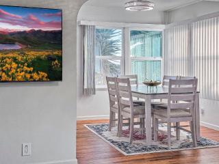 Quaint Mid-Century Cottage by the Coast - Ventura - 4
