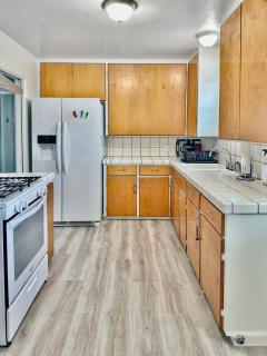 Quaint Mid-Century Cottage by the Coast - Ventura - 2