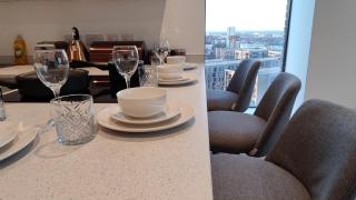 Penthouse-Like Apartment with City & Waterfront Views in Old Trafford - Manchester - 0
