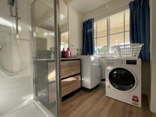 S&N classic 4 bedrooms house opposite Waikato Hospital - 1