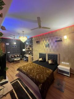 Coco Royal Suites Cozy and Stylish Studio Apartment in the Heart of the City - Noida - 1