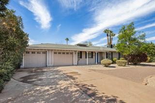 Royal Modern -Stylish Home with Casita and Grille - Phoenix - 5