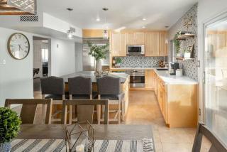 Blue Agave Home - Chic & Stylish with Pool Putt & Games - Phoenix - 7