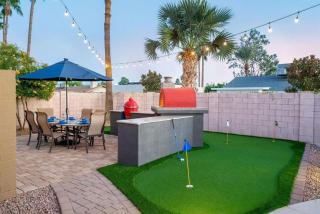 Blue Agave Home - Chic & Stylish with Pool Putt & Games - Phoenix - 3