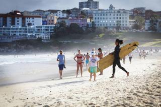 Ocean views Light-filled Bondi Beach Apartment - Sydney - 2